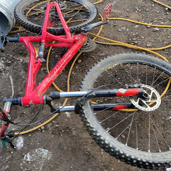 Santa Cruz super light 26” mountain bike - Picture 3 of 3